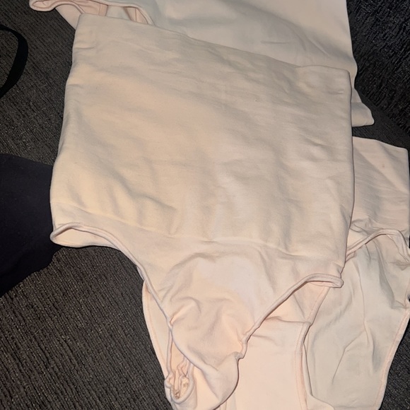 🌷skims seamless sculpt thong - Picture 5 of 6